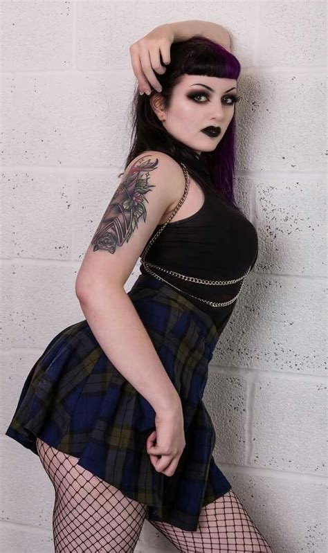 Thick Goth Girl